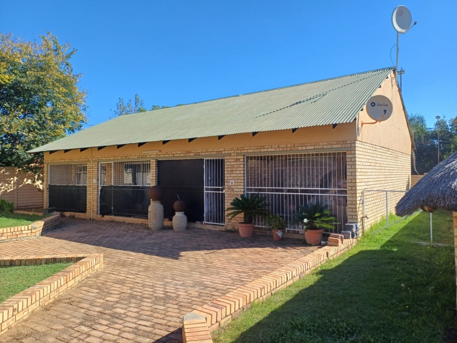  Bedroom Property for Sale in Wilkoppies North West
